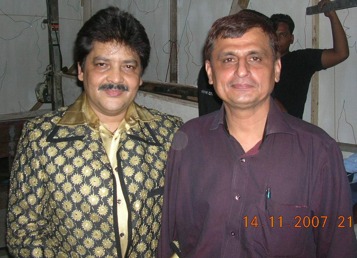 Vineet Wason with playback singer  Udit Narayan