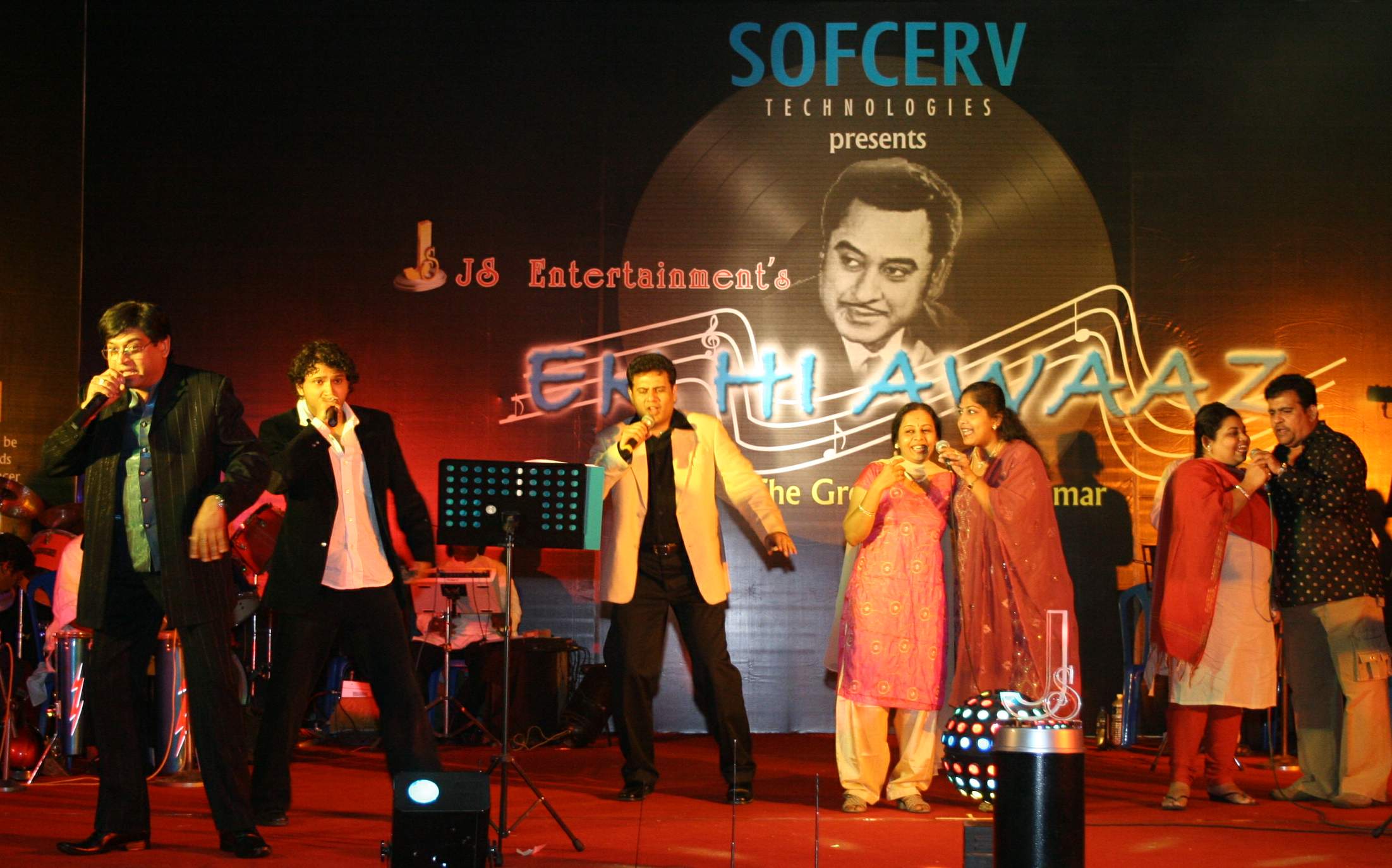 Amit Kumar Sumit Kumar sons of late Kishore Kumar singing at event managed by Wizent